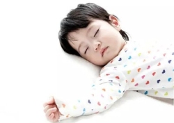 让宝宝独睡 父母容易犯3种错误