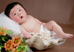 给新生儿挤乳头竟致乳房缺失 真的吗？