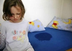 孩子晚上为什么会尿床，是生病了吗？