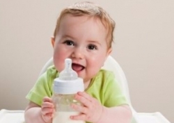宝宝喝奶粉真的容易上火？可能是喂养方式不对