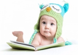 感觉1岁以内宝宝还不懂事，有必要给宝宝看书吗？