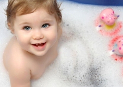 宝宝冬天洗澡是个砍！你可以不去洗浴中心，但一定要洗得欢