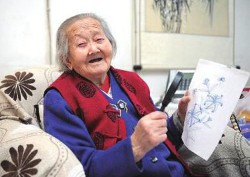 学画画能长命百岁？从前有个奶奶，80岁学画，现在她100岁