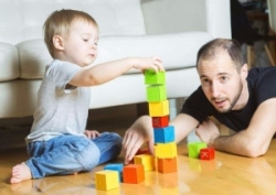 你真的会陪孩子“玩”积木吗？