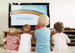 2岁孩子迷上了《小猪佩奇》，为啥孩子都爱这动画片，该如何引导
